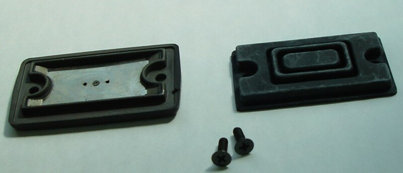 COUVERCLE MAÎTRE-CYLINDRE DE FREIN AVANT SUZUKI COUVERCLE MAÎTRE-CYLINDRE DE FREIN AVANT SUZUKI