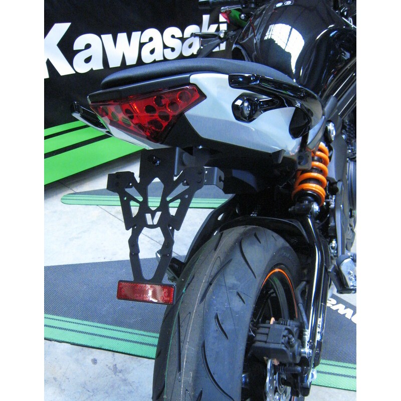 Support de plaque V PARTS noir Kawasaki ER6 Support de plaque V PARTS noir Kawasaki ER6