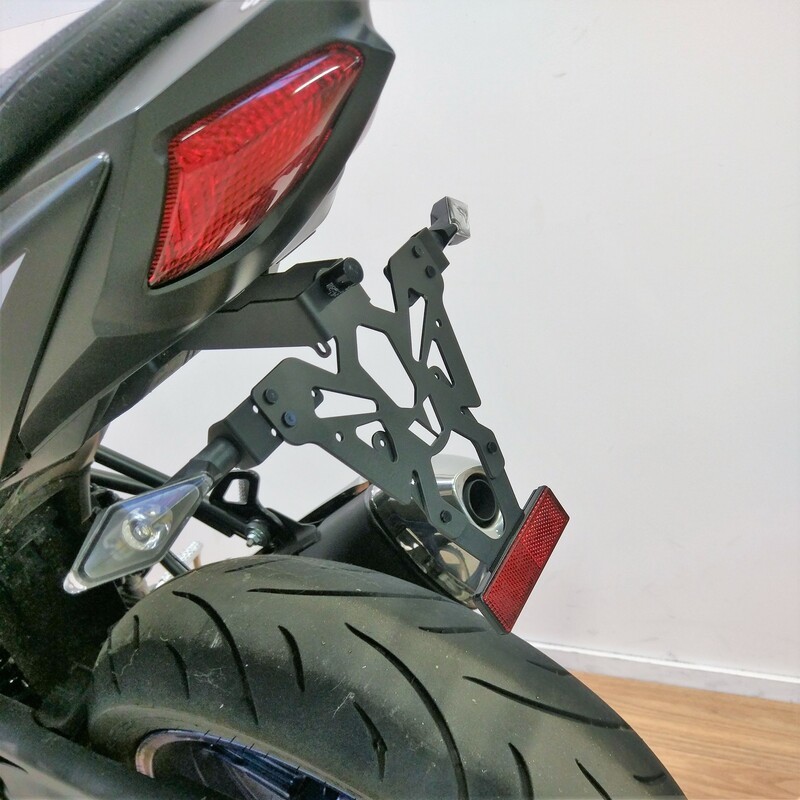 Support de plaque V PARTS noir Suzuki SV650X Support de plaque V PARTS noir Suzuki SV650X