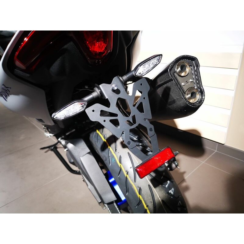Support de plaque V PARTS noir Yamaha T-Max 560 Support de plaque V PARTS noir Yamaha T-Max 560