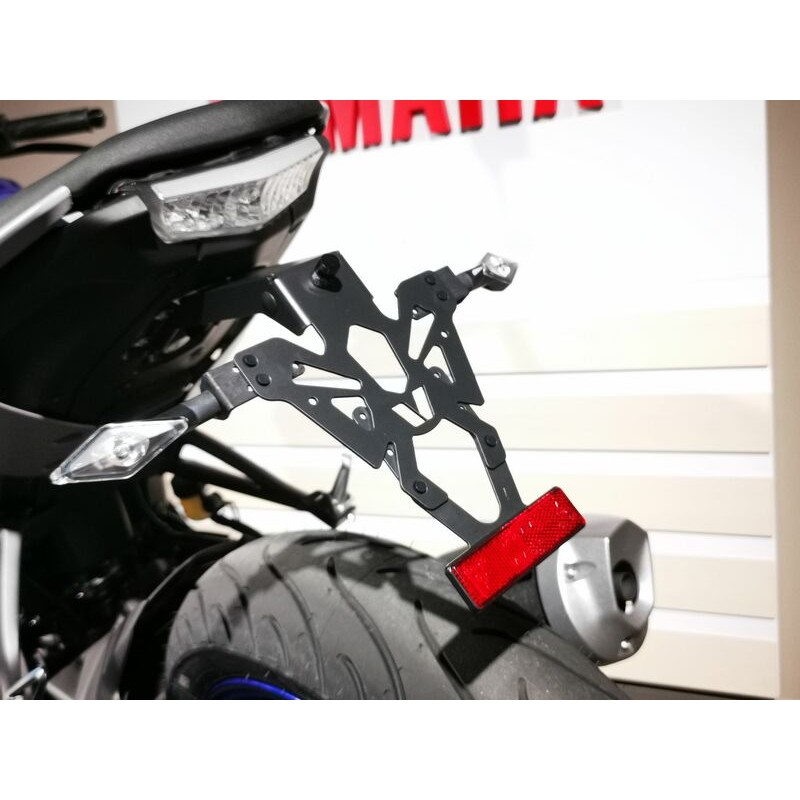 Support de plaque V PARTS noir Yamaha MT-125 Support de plaque V PARTS noir Yamaha MT-125