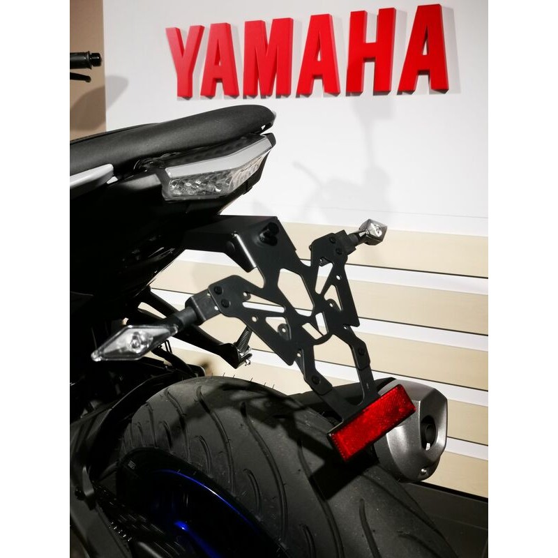 Support de plaque V PARTS noir Yamaha MT-125 Support de plaque V PARTS noir Yamaha MT-125 – Image 3