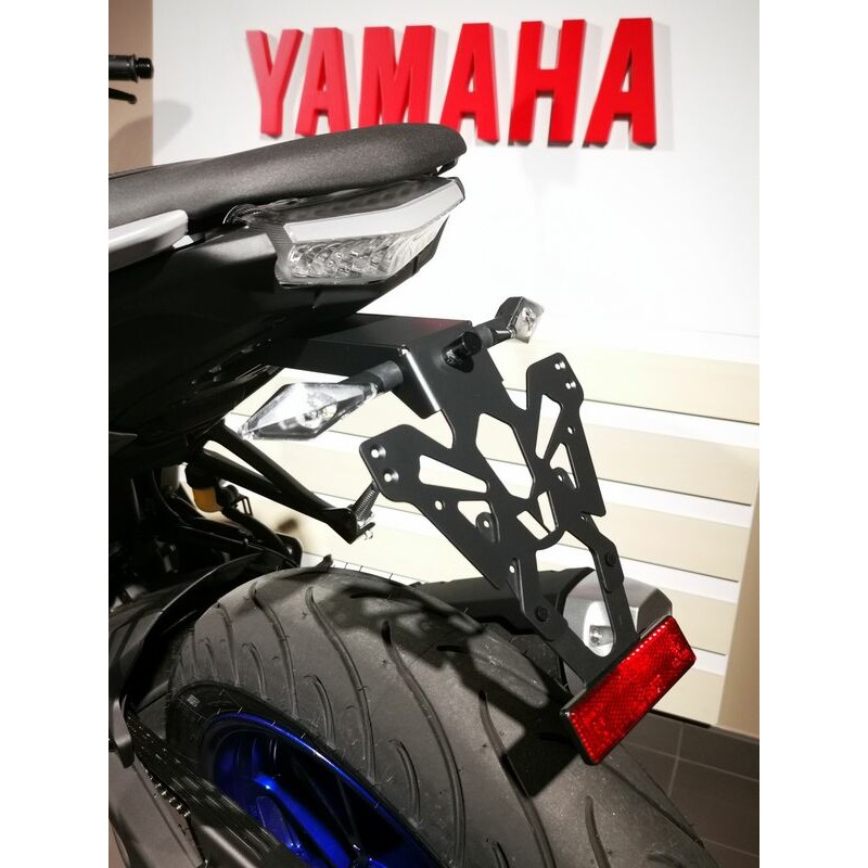 Support de plaque V PARTS noir Yamaha MT-125 Support de plaque V PARTS noir Yamaha MT-125 – Image 7