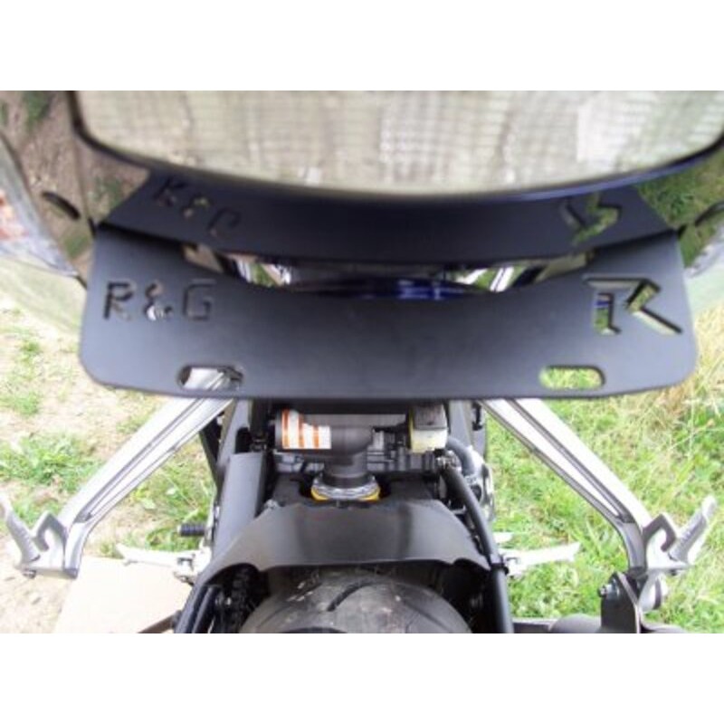 Support de plaque R&G RACING Bad Boy noir Suzuki GSX-R1000 Support de plaque R&G RACING Bad Boy noir Suzuki GSX-R1000 – Image 2