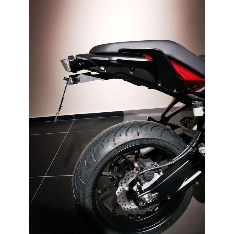 Support de plaque V PARTS noir - Yamaha MT-07 TRACER/MT-09 TRACER Support de plaque V PARTS noir - Yamaha MT-07 TRACER/MT-09 TRACER – Image 3