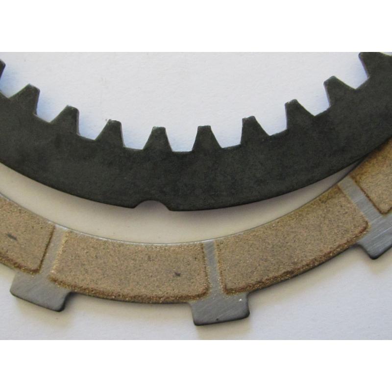 Kit disques garnis + lisses d'embrayage NEWFREN Performance Kit disques garnis + lisses d'embrayage NEWFREN Performance – Image 3