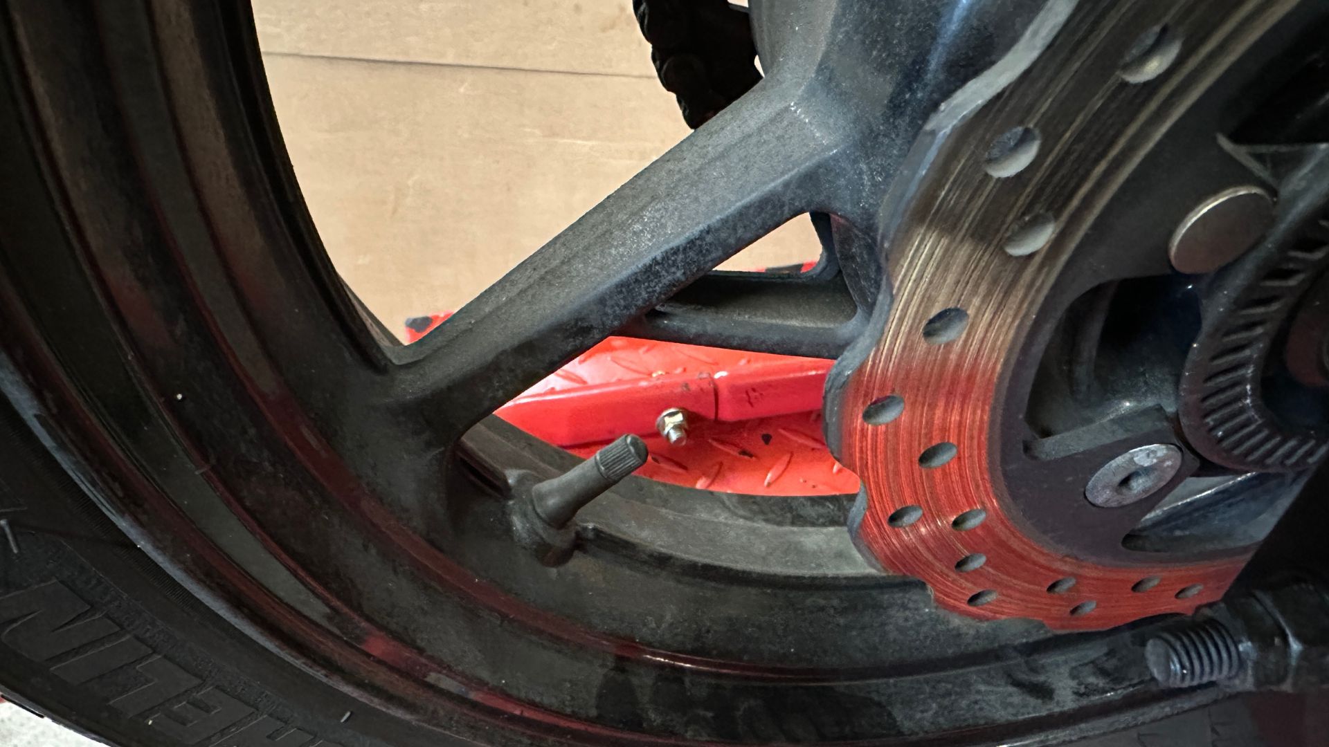 Lingettes Vulcanet : Pour nettoyer vos jantes moto Lingettes Vulcanet : Pour nettoyer vos jantes moto