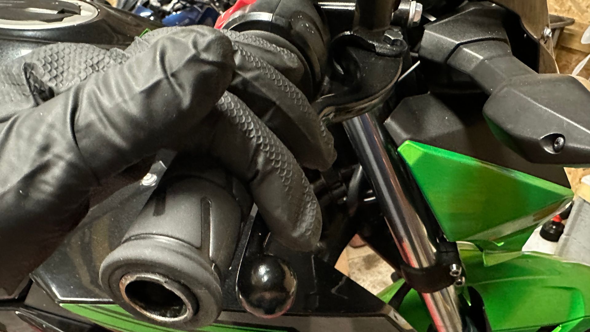 Contrôler et nettoyer vos freins moto facilement